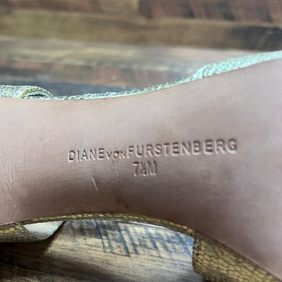 Diane Von Furstenberg Women’s Gold Leather Strappy Embossed Pumps Size 7.5 - Picture 8 of 8